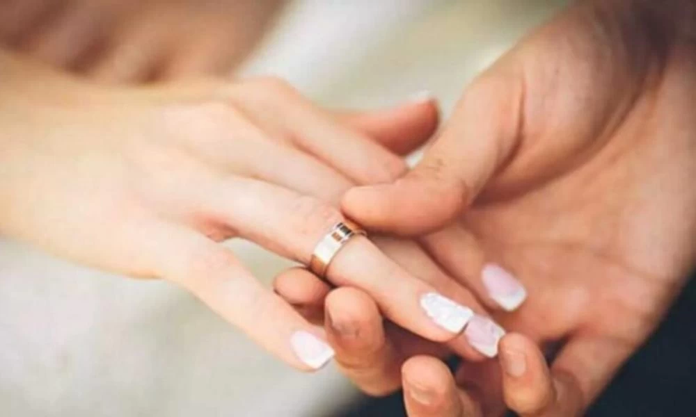 Πεθερός αφαίρεσε από την προίκα το πρόστιμο για συνωστισμό στον αρραβώνα